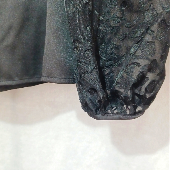 CALLIGRAPHIE Top Size M Black Body Balloon Sleeve With Flowers NEW - Picture 4 of 9